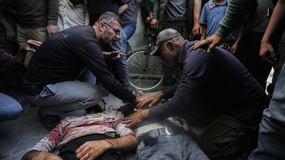 Η γενοκτονία στη Γάζα, το εστιατόριο και το λουκέτο